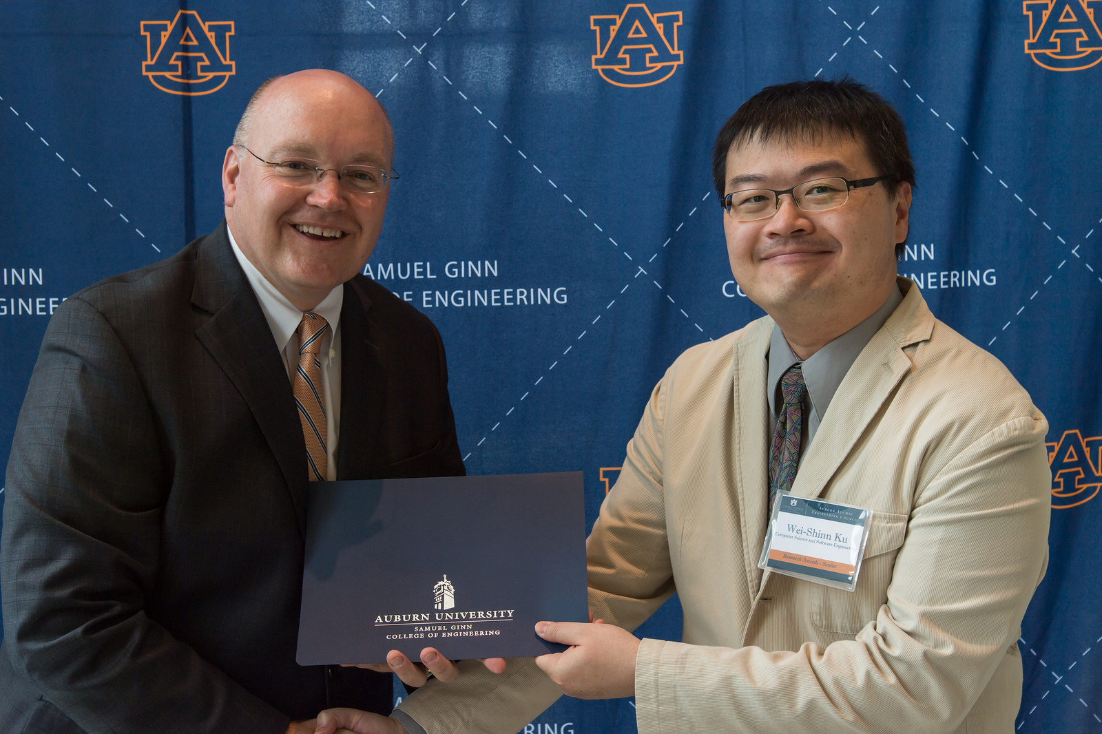 Dr. Wei-Shinn Ku won Senior Research Award in Auburn Engineering spring ceremony