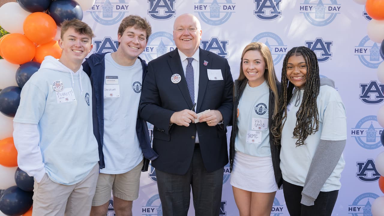Auburn SGA students