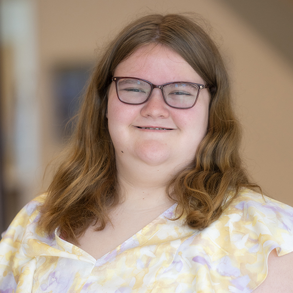 A headshot of high school student Ainslee Leeper.