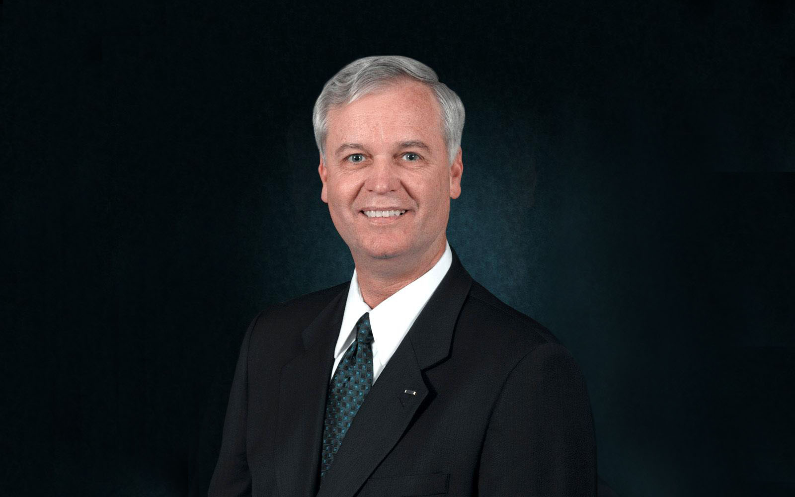 Headshot photo of Dr. Gordon Sumner