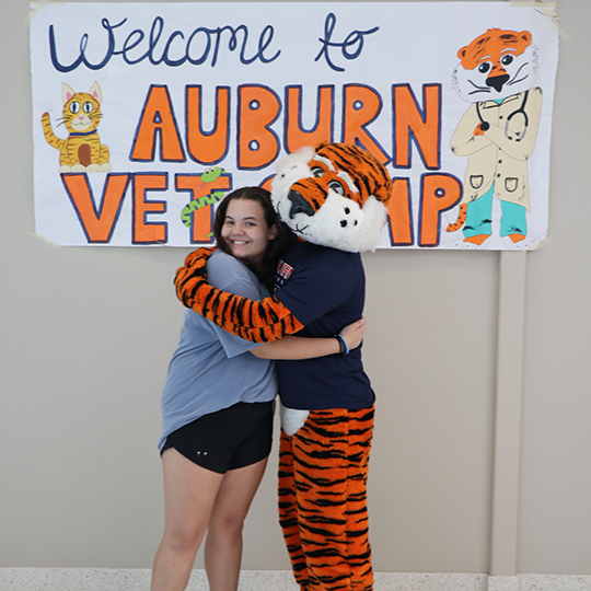 Female student hugging Aubie