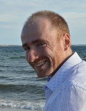 Headshot photo of Dr. Filip Pawlowski